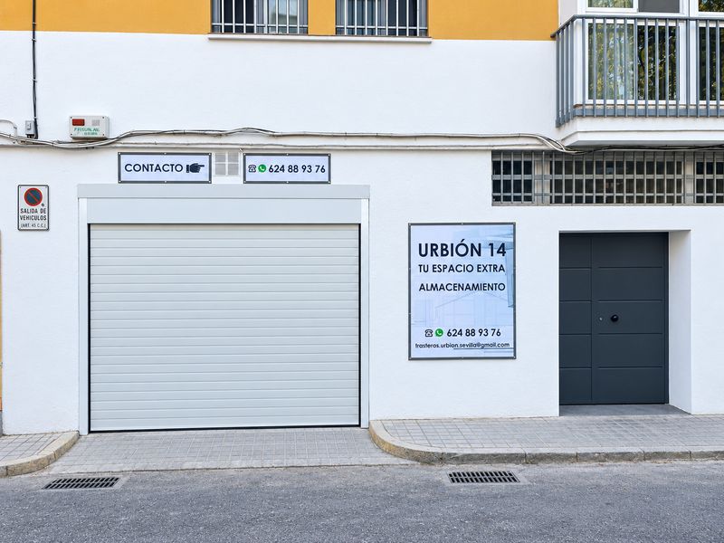 Fachada desde la calle de Trasteros Urbión 14